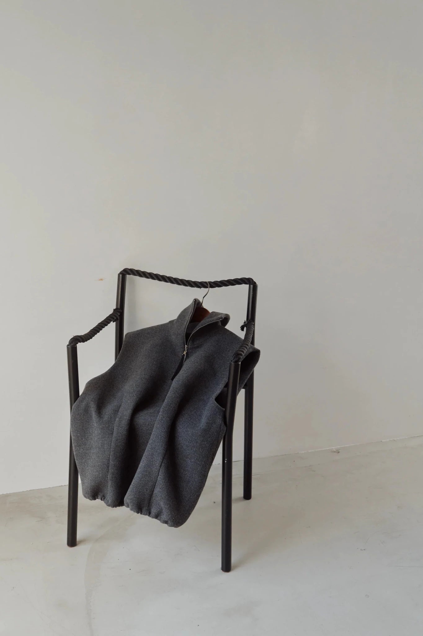 【Hella 2026 FALLWINTER COLLECTION】Wool High Neck Vest - Champdelarose