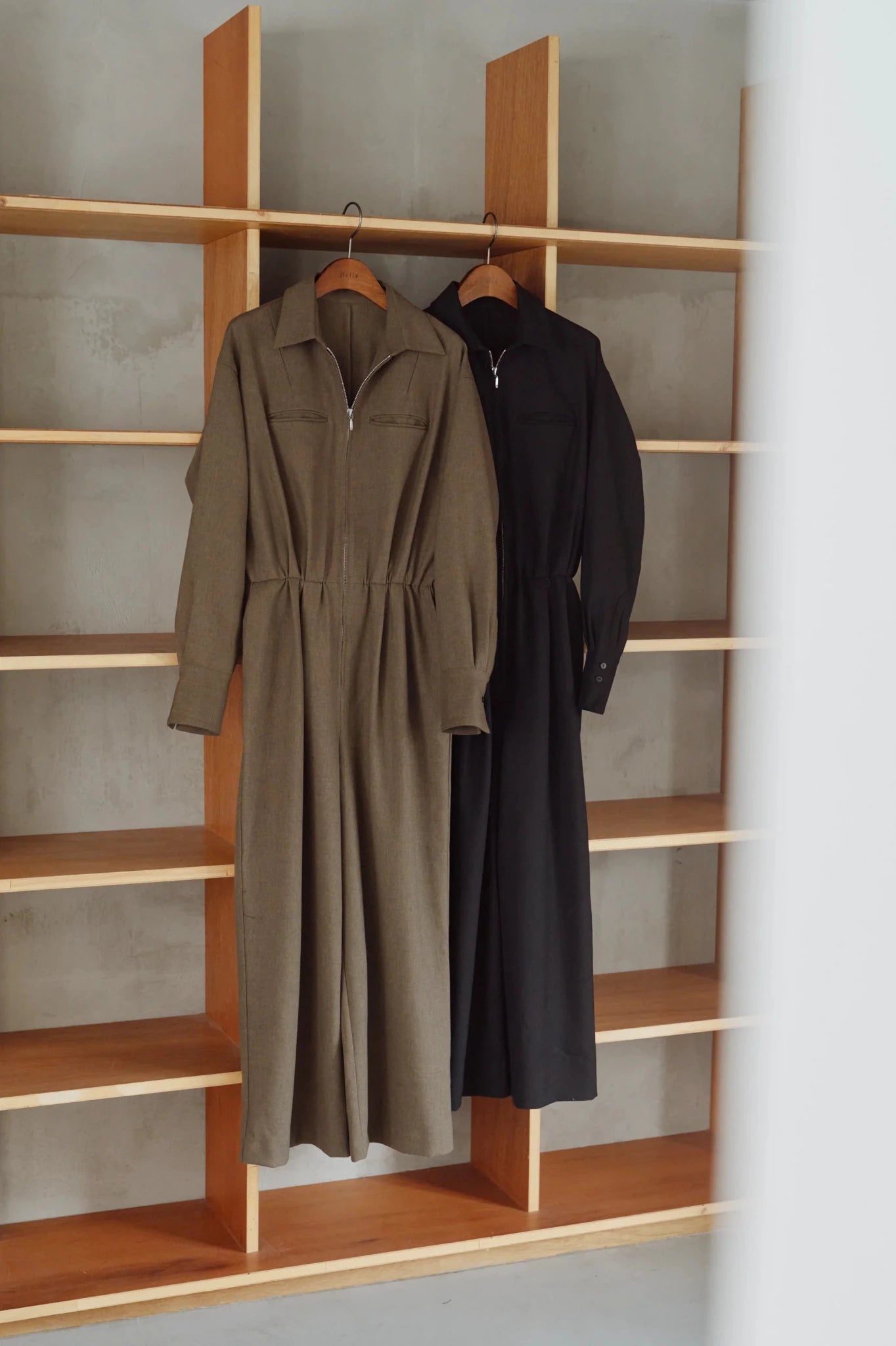 【Hella 2026 FALLWINTER COLLECTION】Zip Front Jumpsuit - Champdelarose
