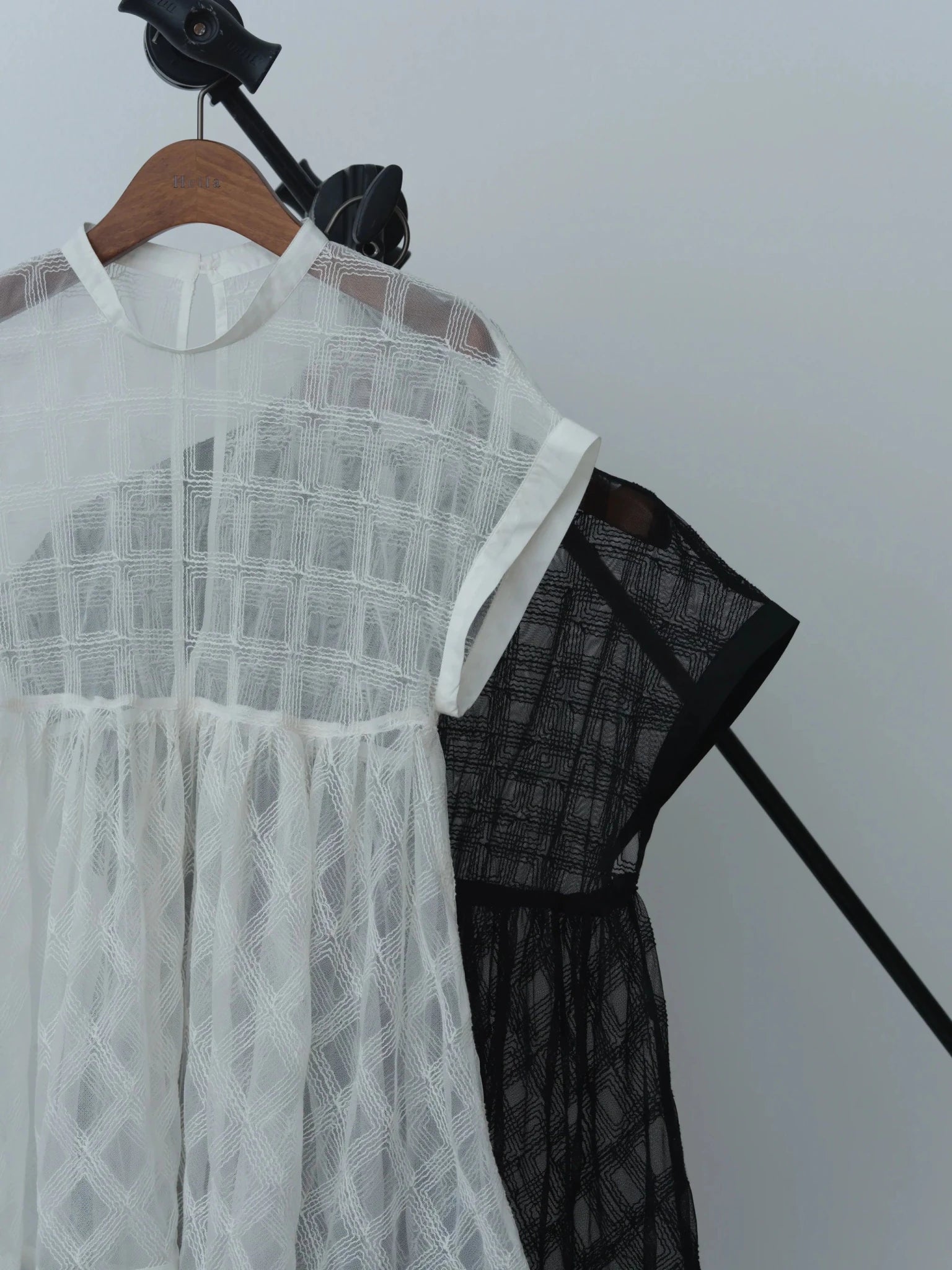 【Hella 2026 SPRING/SUMMER】embroidery check sheer top - Champdelarose