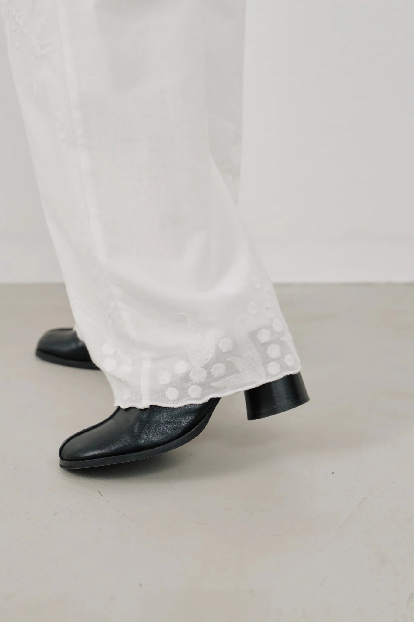 【Hella 2026 SPRING/SUMMER】embroidery easy pants - Champdelarose