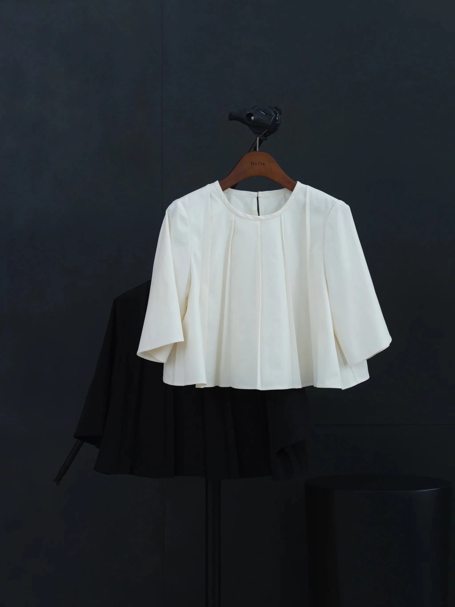 【Hella 2026 SPRING/SUMMER】unbrella pleats cropped top - Champdelarose