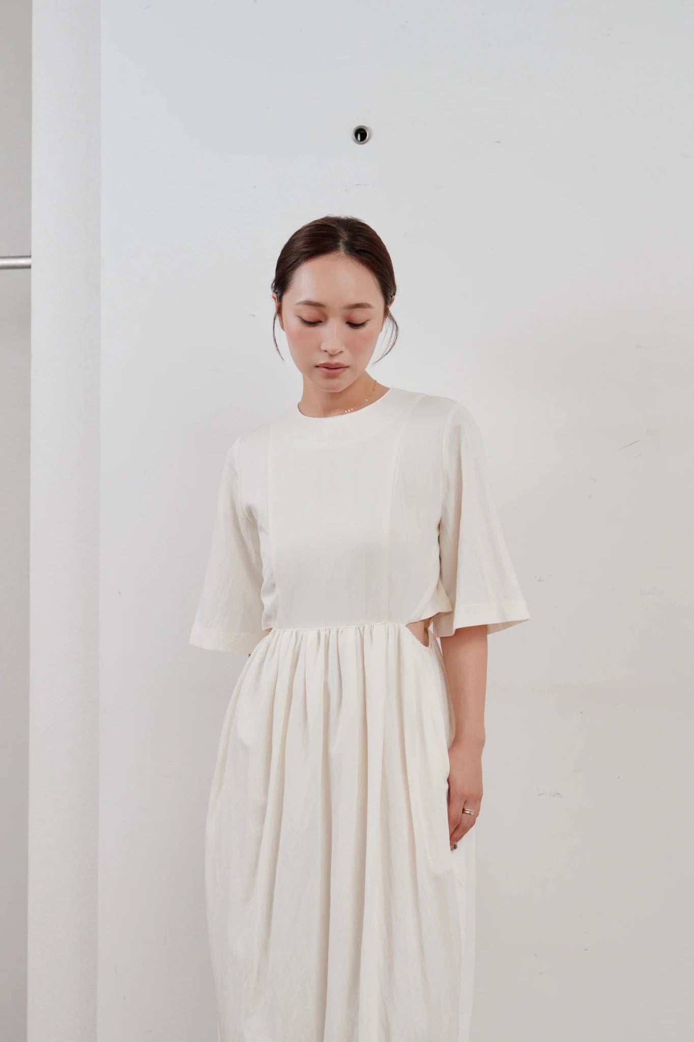 【Hella 2026 SPRING/SUMMER】waist side slit cocoon dress - Champdelarose