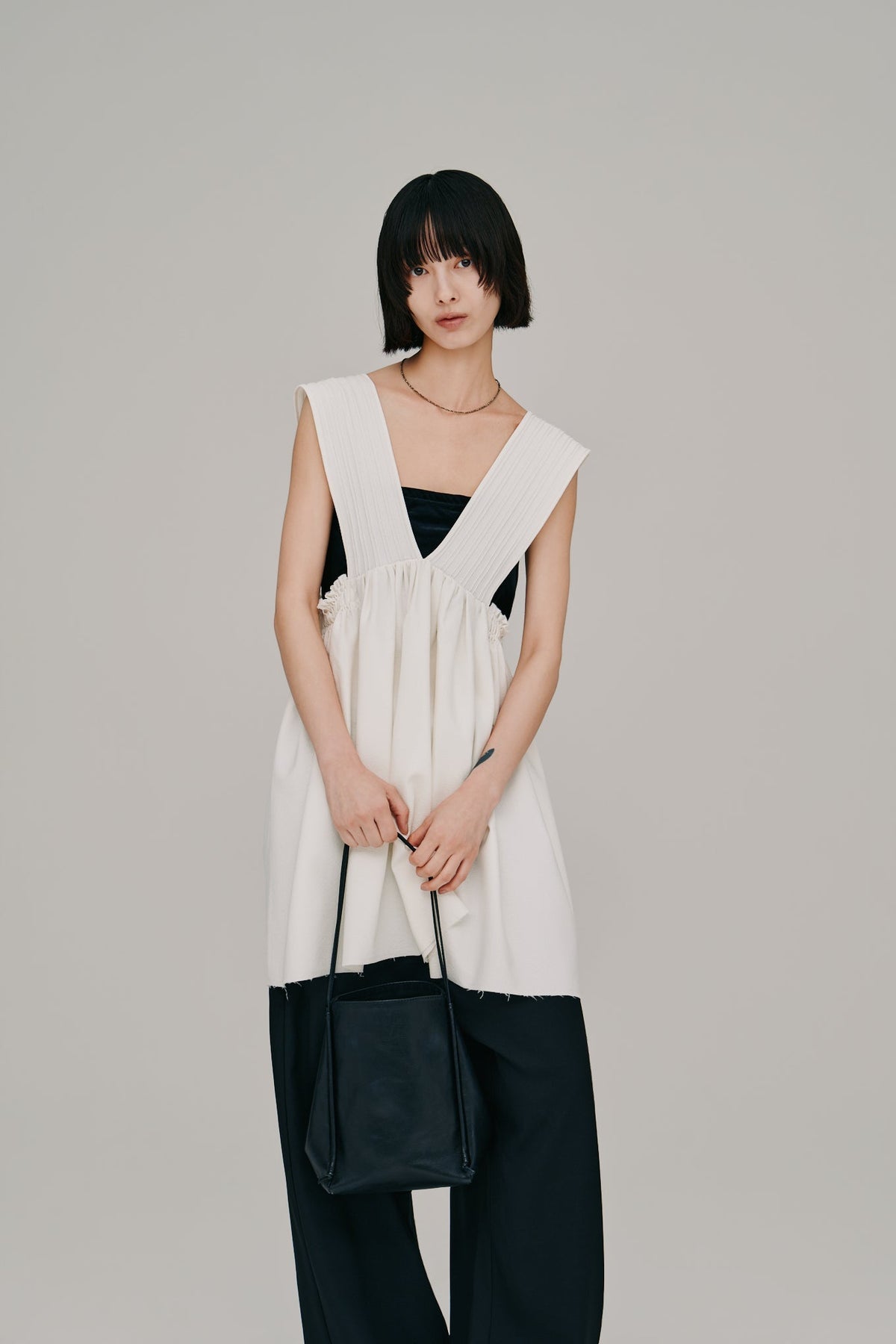 【Hella 2027 SS】deep Vneck gather top - 6月下旬頃発送 - Champdelarose