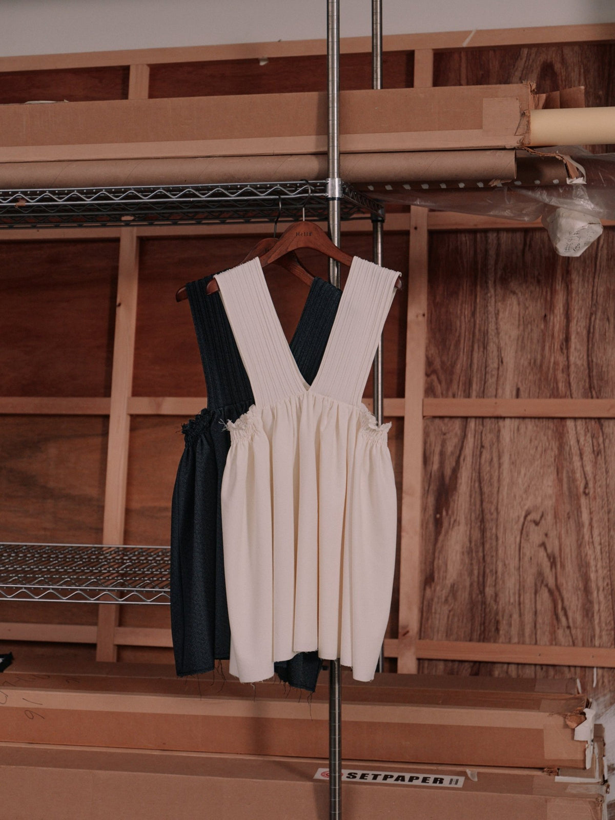【Hella 2027 SS】deep Vneck gather top - 6月下旬頃発送 - Champdelarose