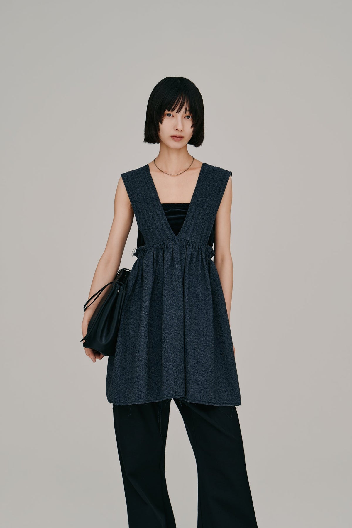 【Hella 2027 SS】deep Vneck gather top - 6月下旬頃発送 - Champdelarose