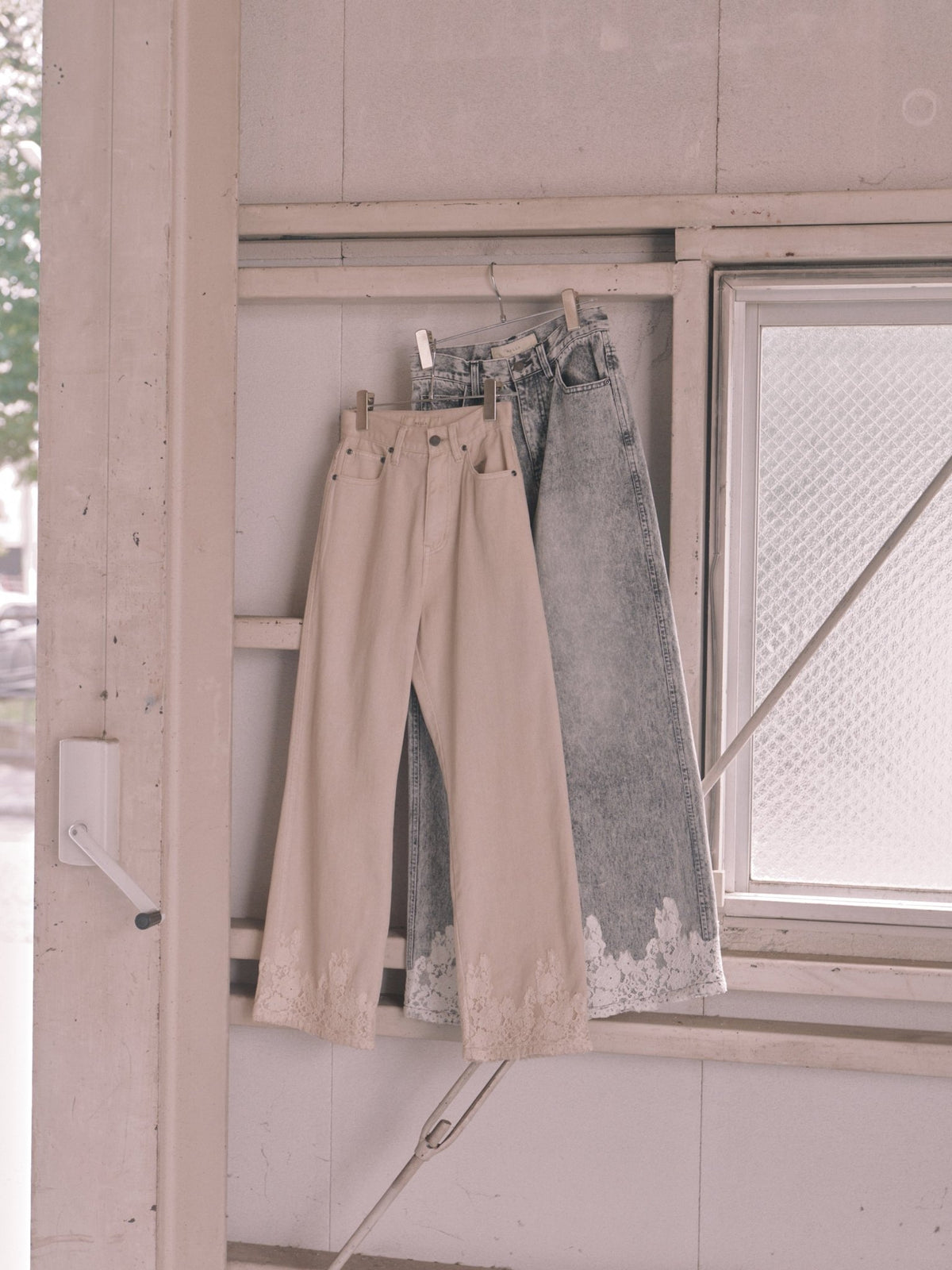 【Hella 2027 SS】lace hem denim pants - 2月下旬頃発送 - Champdelarose
