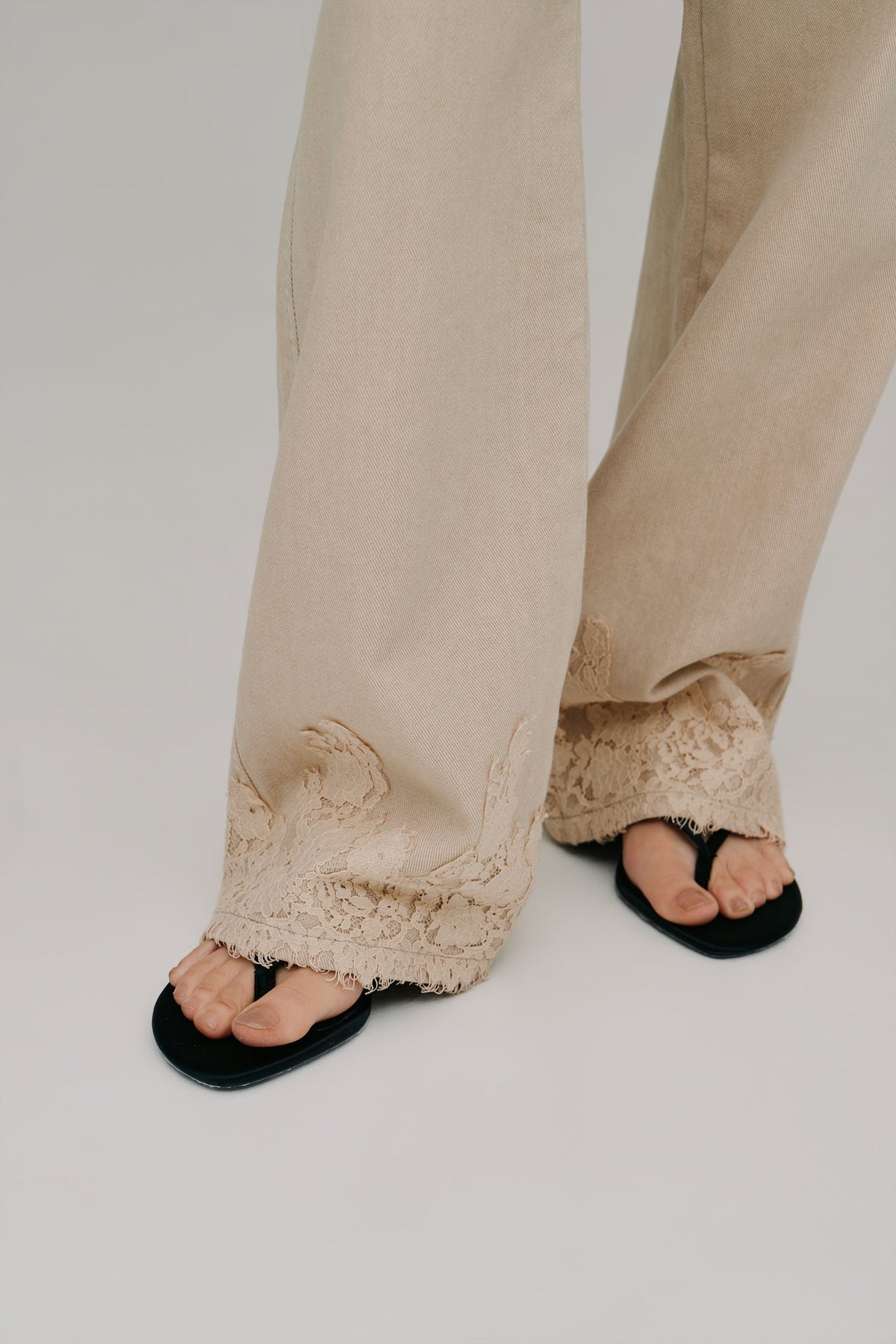 【Hella 2027 SS】lace hem denim pants - 2月下旬頃発送 - Champdelarose