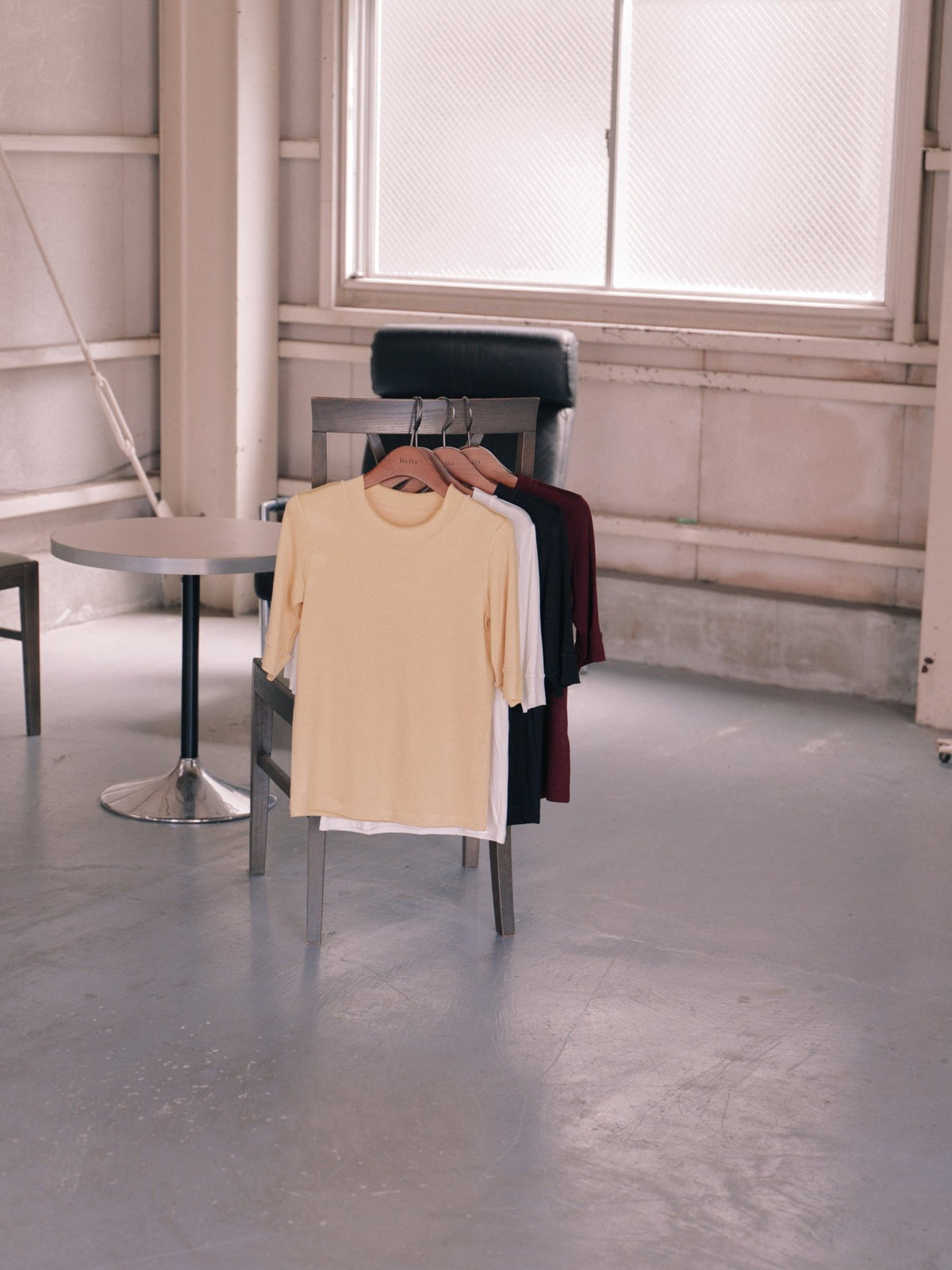 【Hella 2027 SS】overlock neck tee - 5月下旬頃発送 - Champdelarose