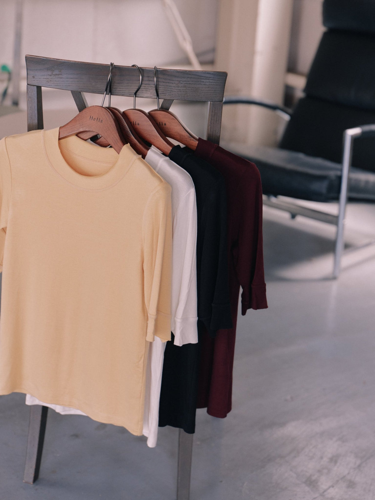 【Hella 2027 SS】overlock neck tee - 5月下旬頃発送 - Champdelarose