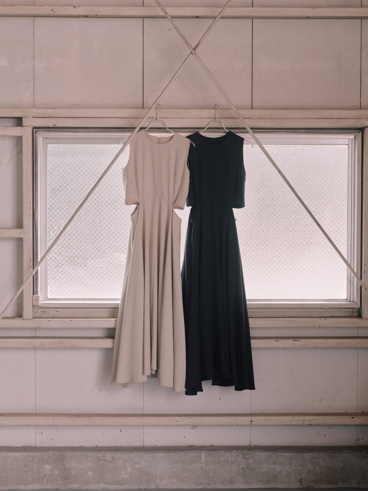 【Hella 2027 SS】side slash flare dress - 5月下旬頃発送 - Champdelarose