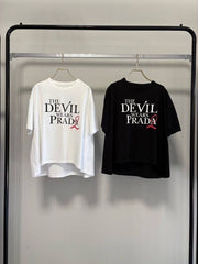 【MARGAUX VINTAGE 2027 PS】THE DEVIL WEARS PRADA 2 TEE（ラバープリント）- 3月下旬頃発送