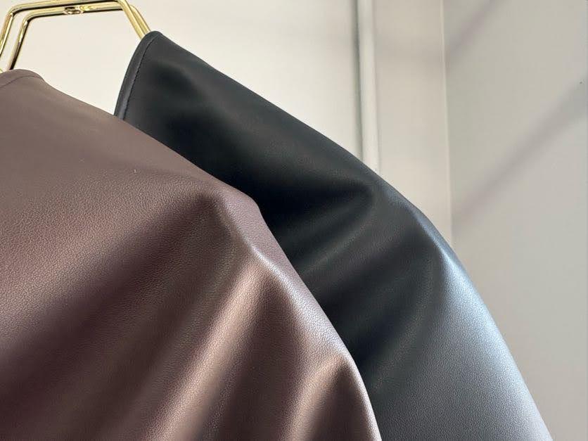 【MARGAUX 2026 FALL】フェイクレザースカーフ - Champdelarose