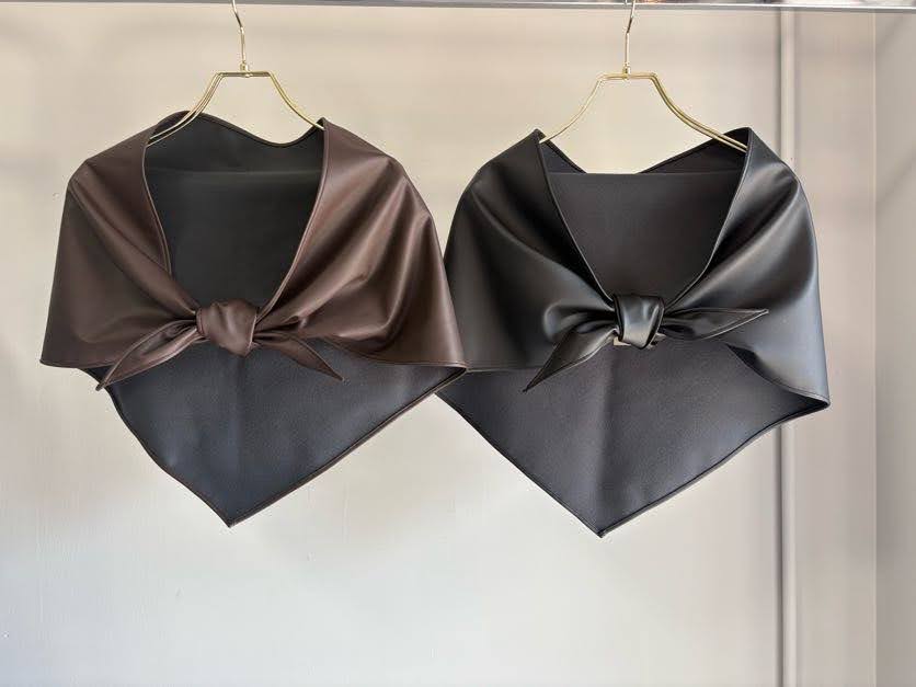 【MARGAUX 2026 FALL】フェイクレザースカーフ - Champdelarose