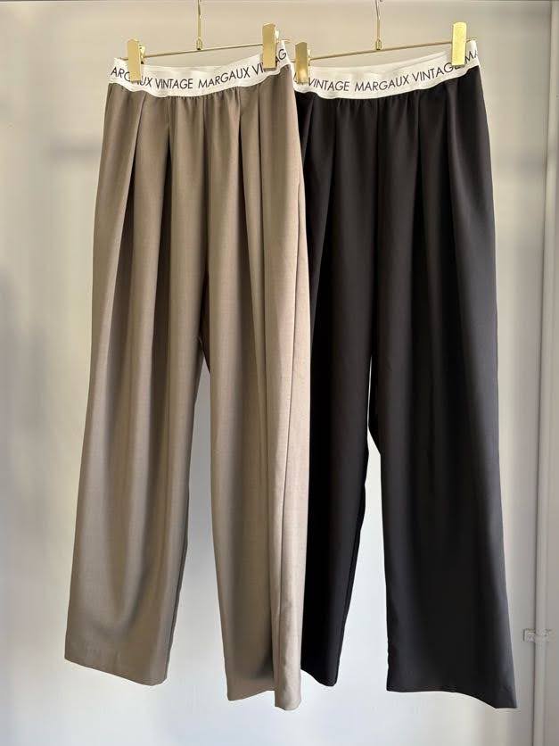 【MARGAUX 2026 FALL】ロゴスエットタックパンツ - Champdelarose