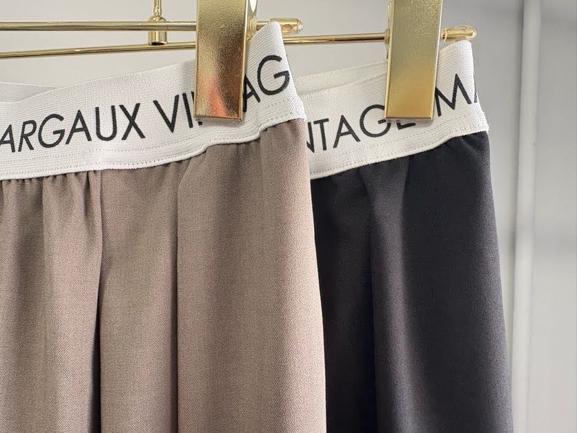 【MARGAUX 2026 FALL】ロゴスエットタックパンツ - Champdelarose