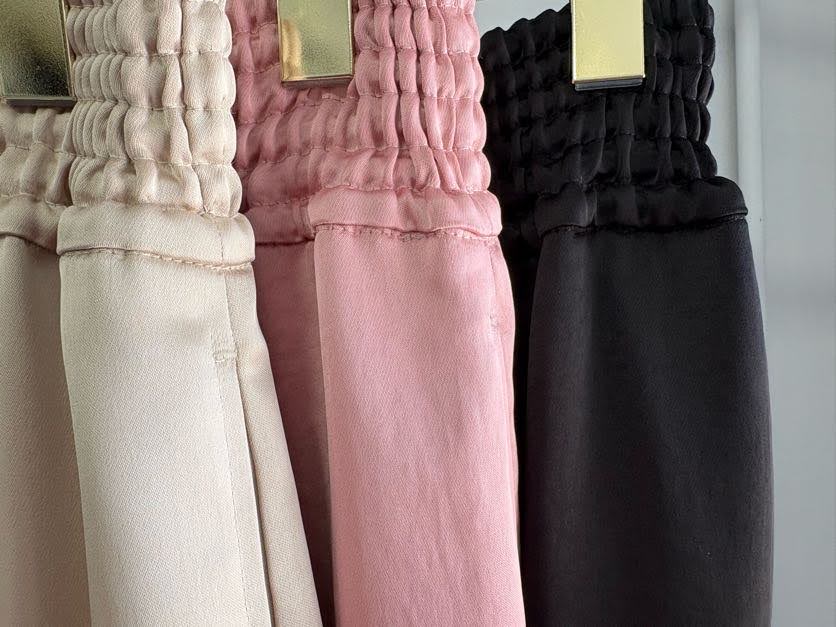 【MARGAUX 2026 FALL】ウエストゴムサテンパンツ - Champdelarose