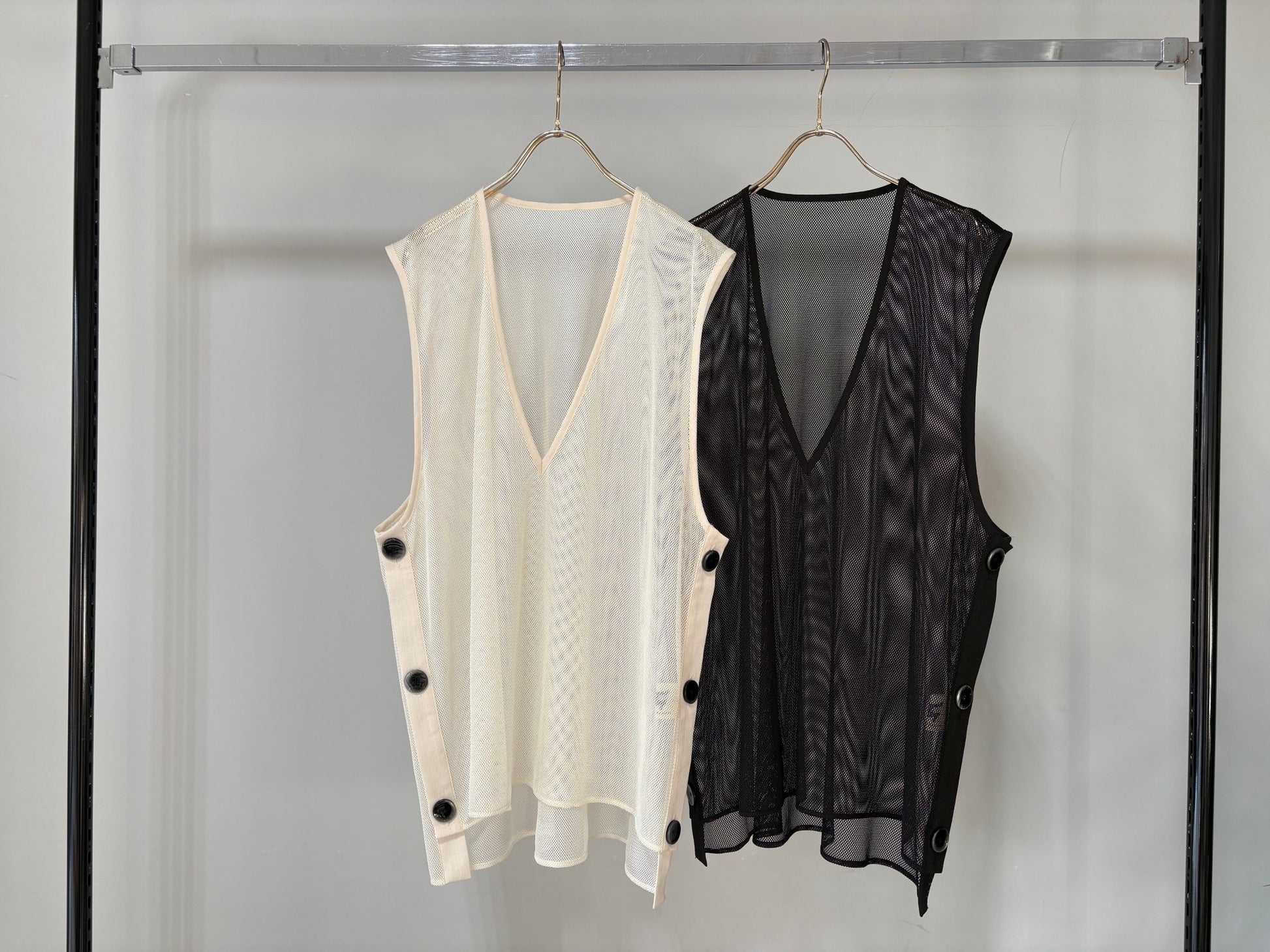 【MARGAUX 2026 SS】メッシュサイドボタンベスト - Champdelarose