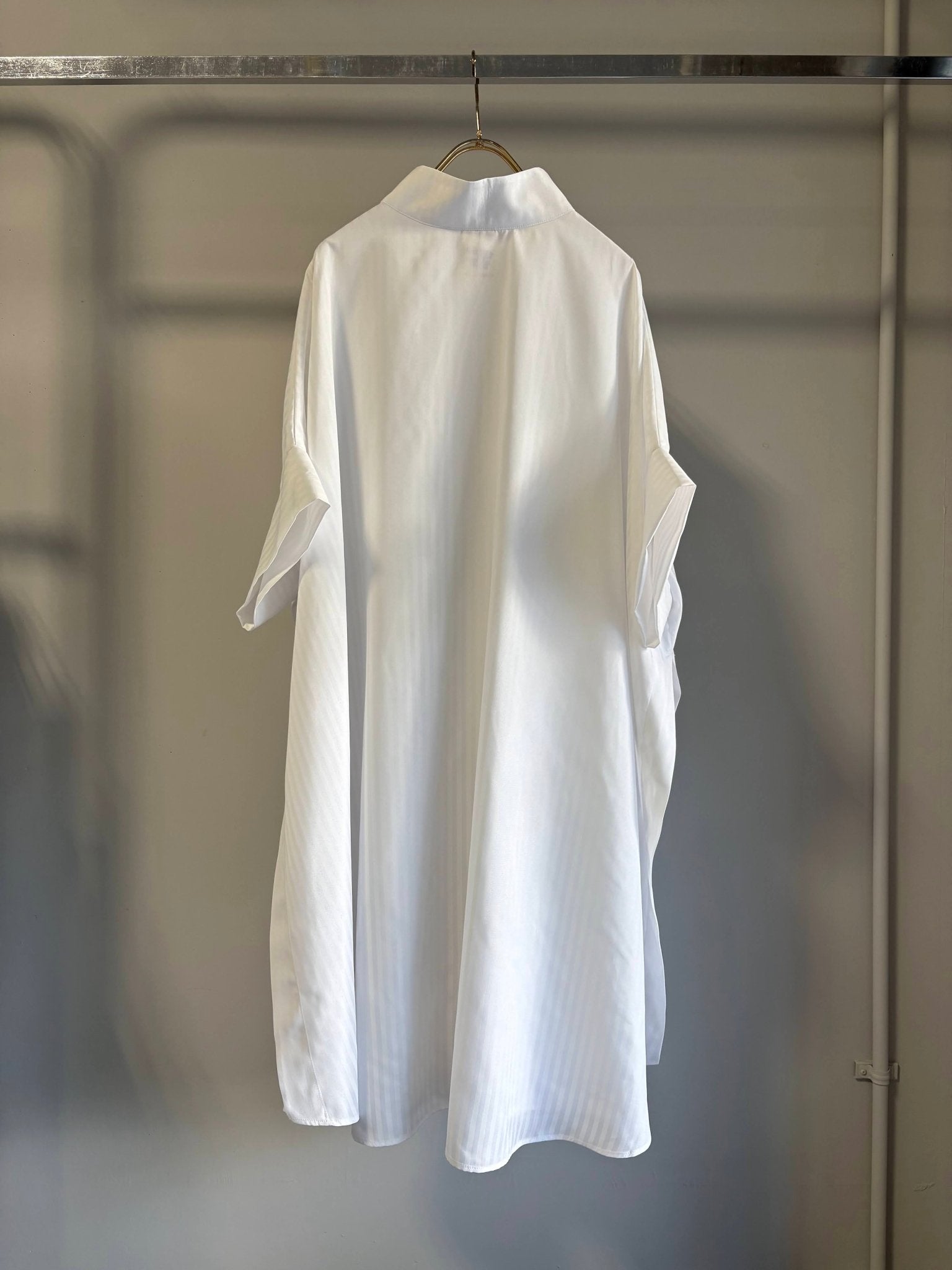 【MARGAUX 2026 SS】オーバースリットストライプシャツ - Champdelarose