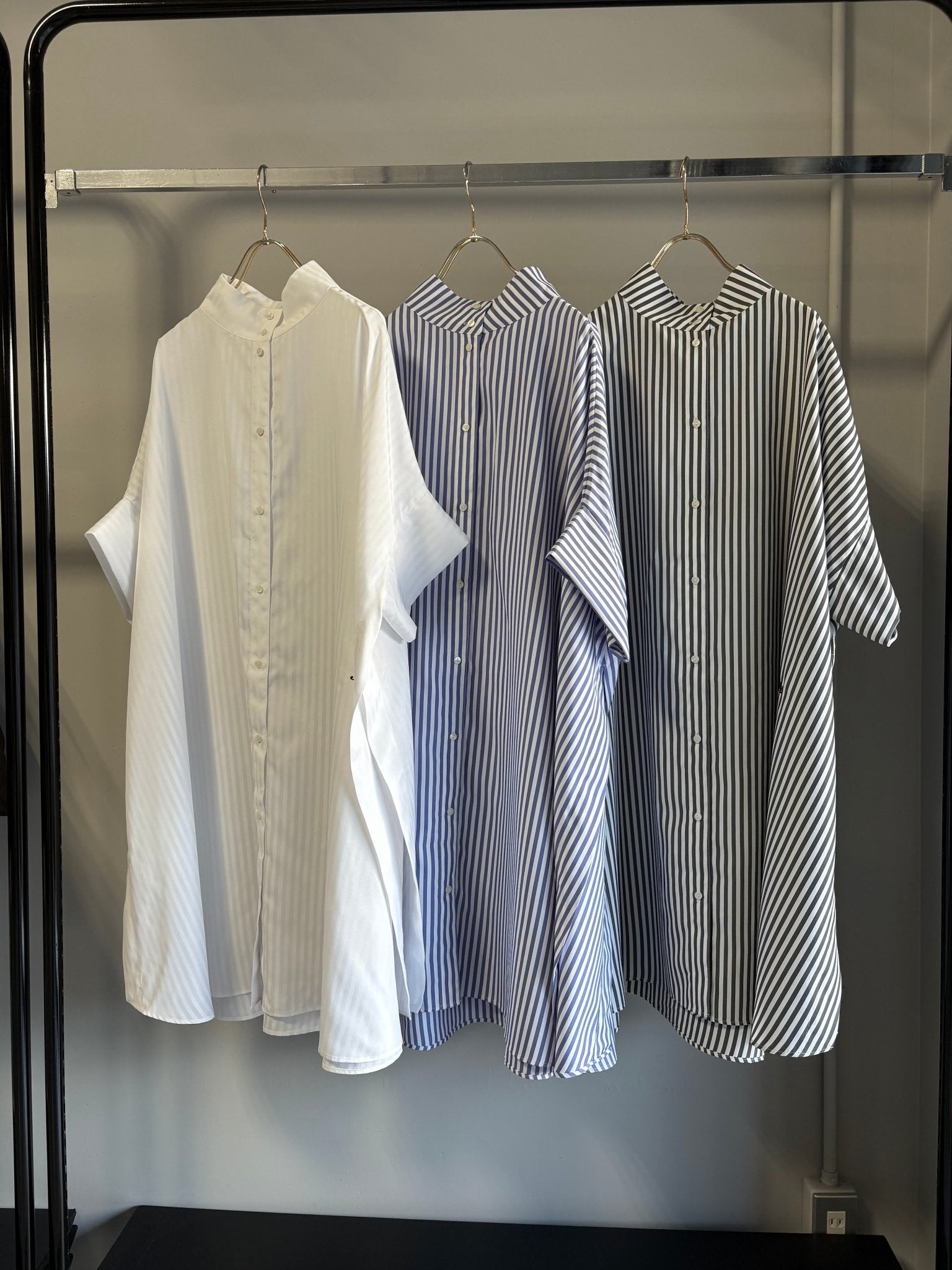 【MARGAUX 2026 SS】オーバースリットストライプシャツ - Champdelarose