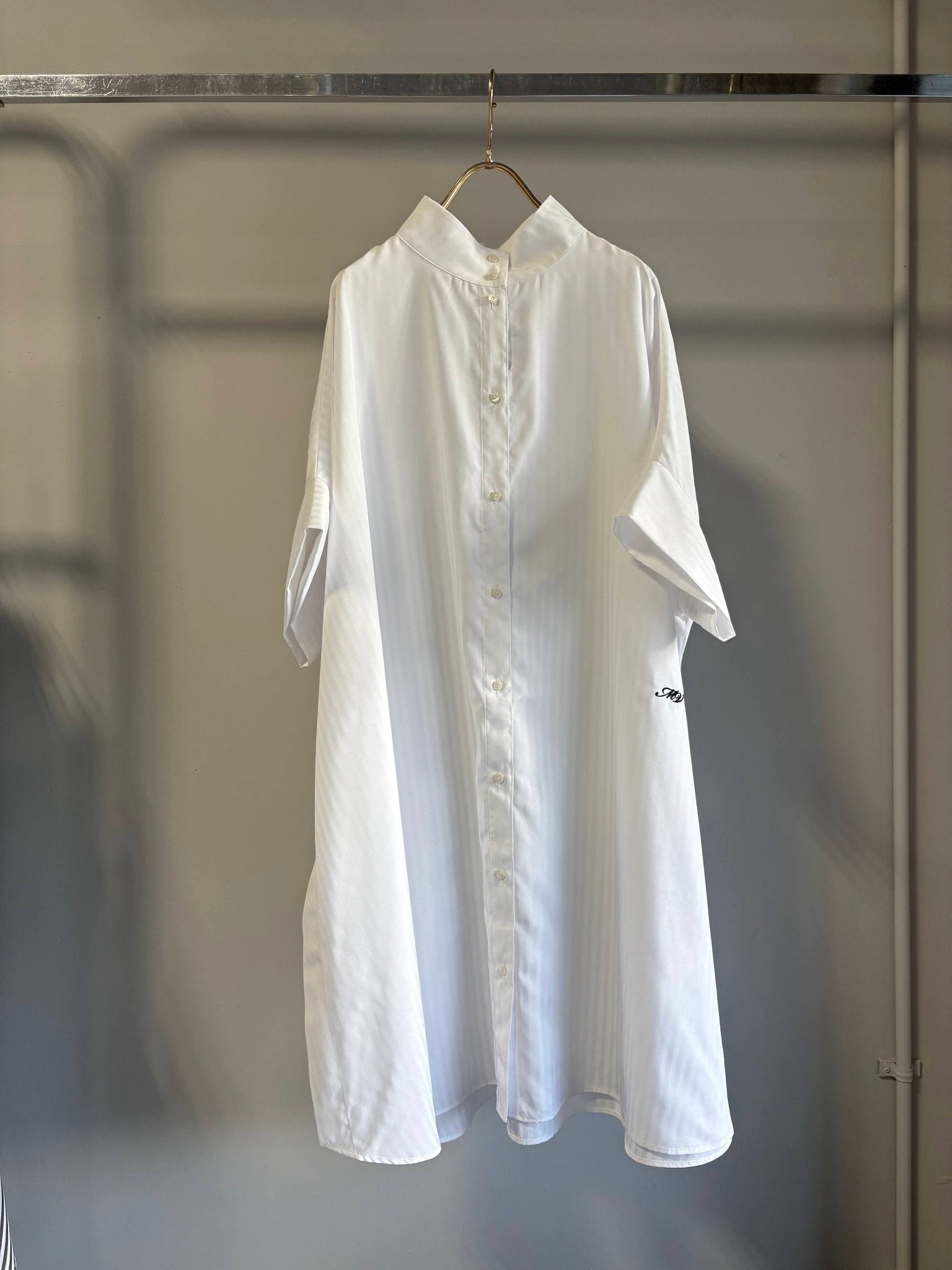 【MARGAUX 2026 SS】オーバースリットストライプシャツ - Champdelarose