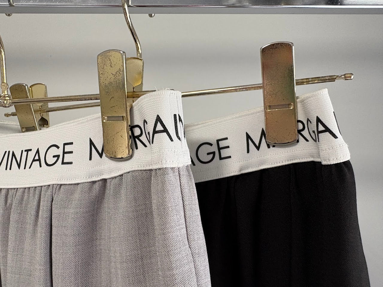 【MARGAUX VINTAGE 2026 PRE SPRING】ウエストロゴタックパンツ - Champdelarose