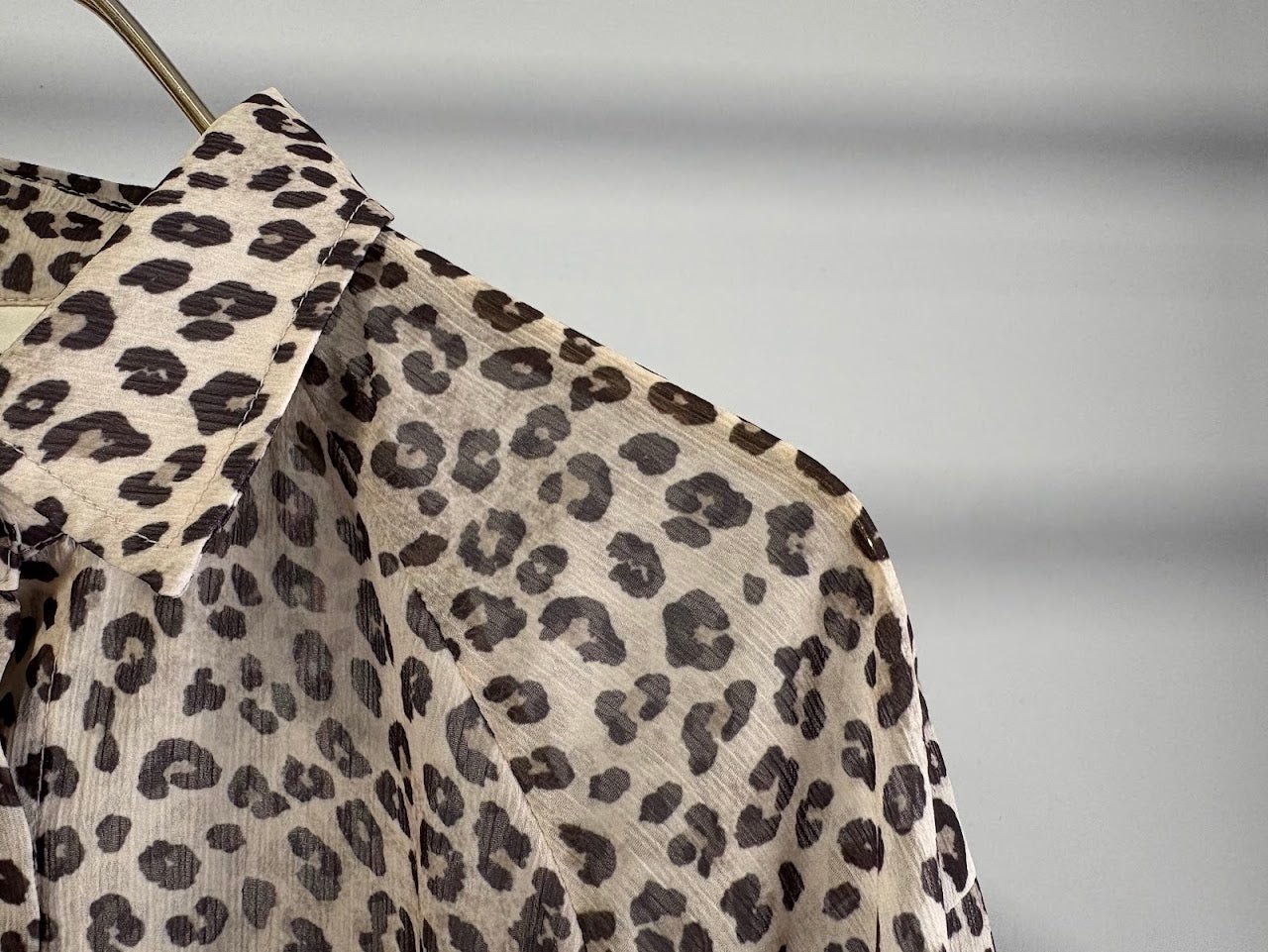 【MARGAUX VINTAGE 2026 PRE SPRING】シアーレオパードブラウス - Champdelarose