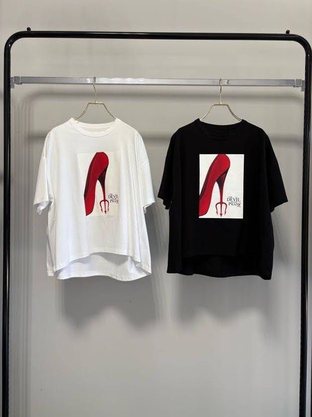 【MARGAUX VINTAGE 2027 PS】THE DEVIL WEARS PRADA 2 TEE（デジタルプリント）- 3月下旬頃発送 - Champdelarose