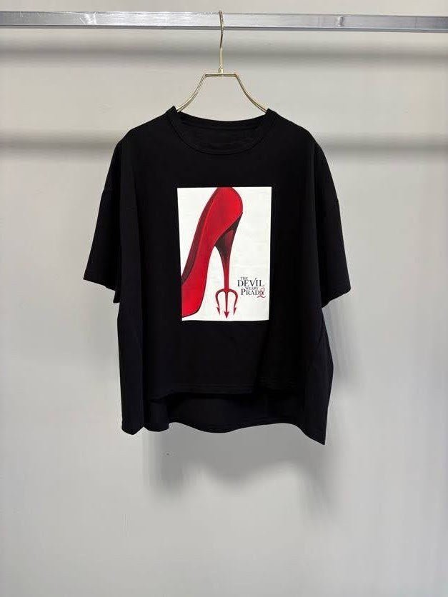 【MARGAUX VINTAGE 2027 PS】THE DEVIL WEARS PRADA 2 TEE（デジタルプリント）- 3月下旬頃発送 - Champdelarose