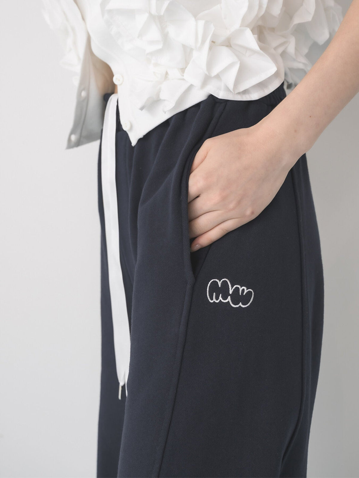 【Mewl 2027 PRE SPRING 】CURVY SWEAT PANTS - 1月中旬頃発送 - Champdelarose
