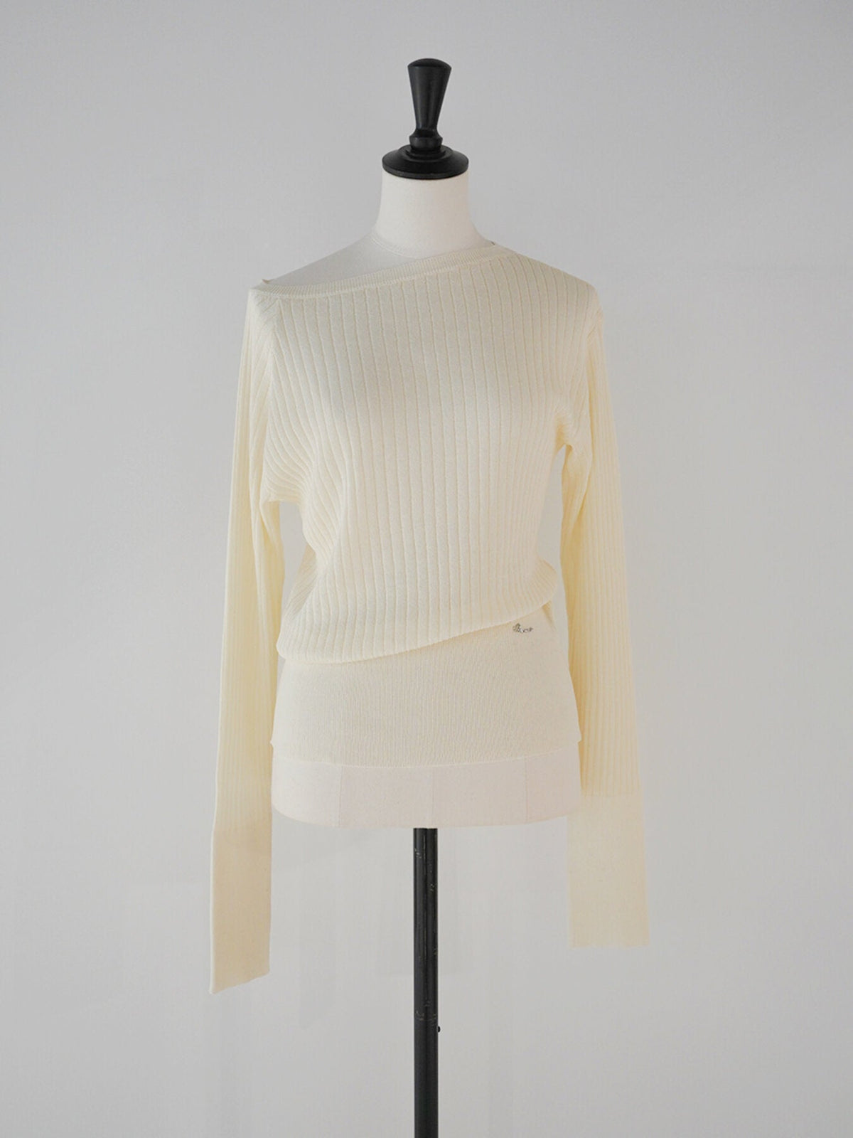 【Mewl 2027 PRE SPRING】ASYMMETRIC TOP - 1月中旬頃発送 - Champdelarose