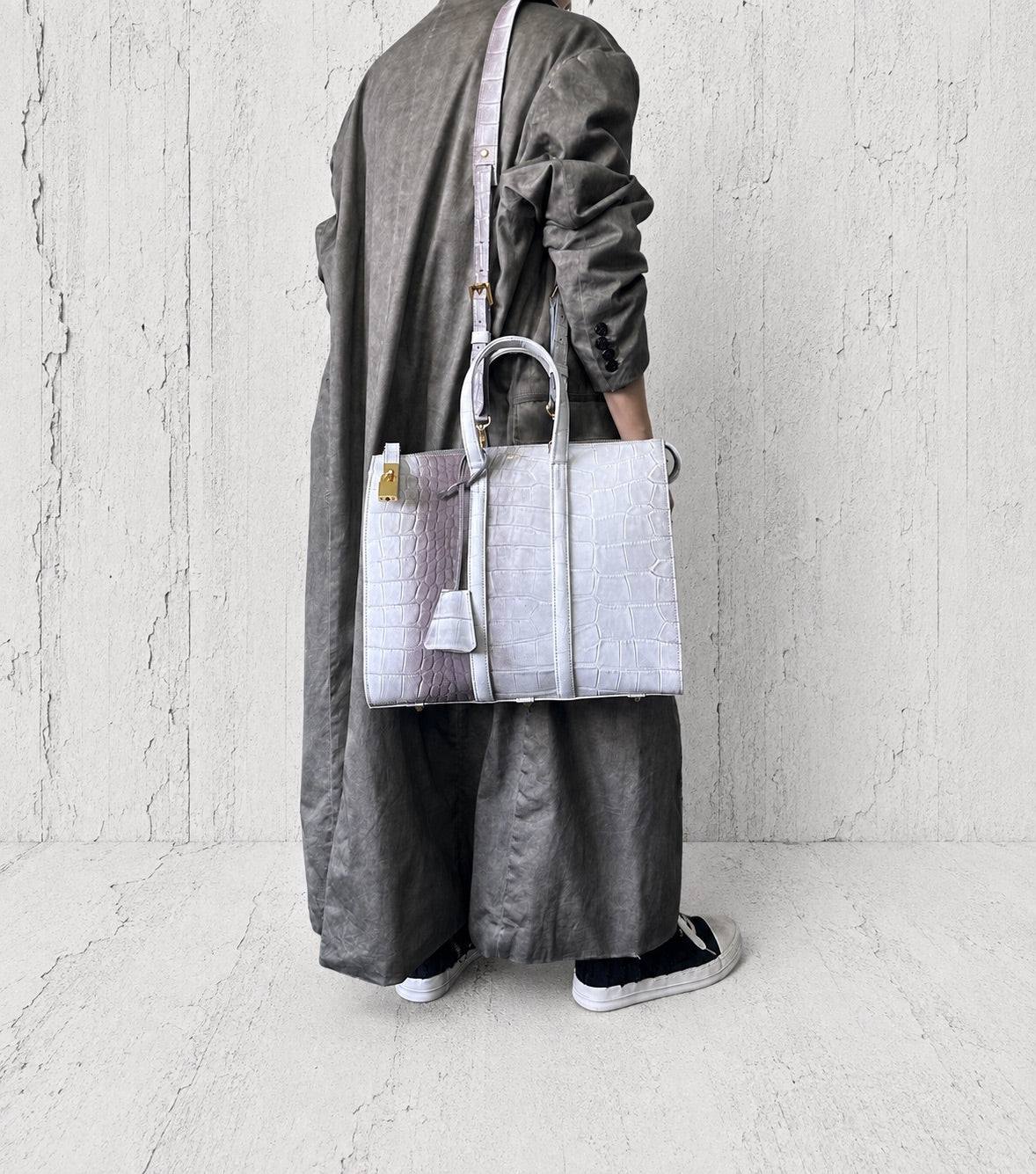 【M.U.L 2026-9】BOSTON BAG M - ホワイトヌバックブラウン汚し加工 クロコダイル型押し - Champdelarose