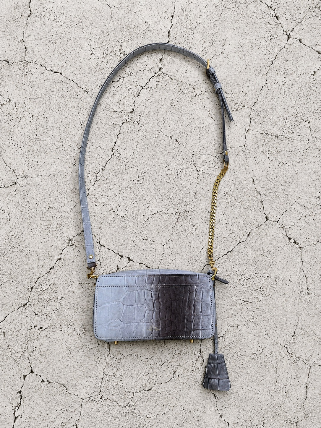 【M.U.L 2026-9】BOX WALLET SHOULDER - ホワイトヌバックブラウン汚し加工 クロコダイル型押し - Champdelarose