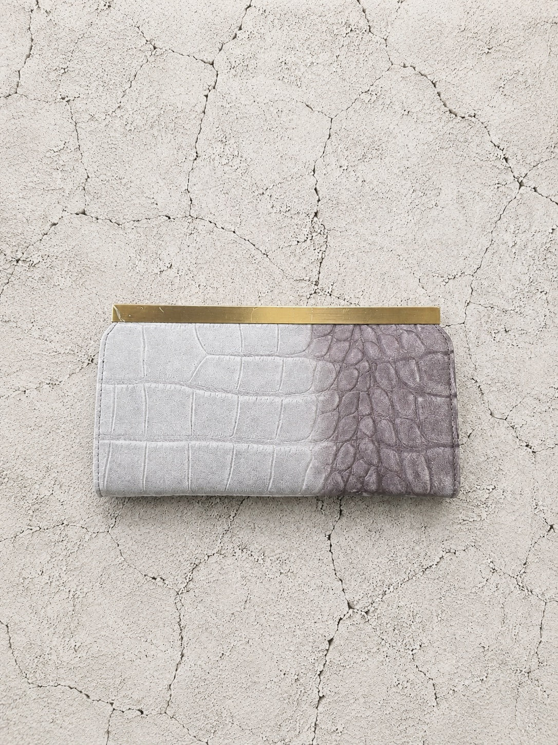 【M.U.L 2026-9】CROSS BAR LONG WALLET - ホワイトヌバックブラウン汚し加工 クロコダイル型押し - Champdelarose