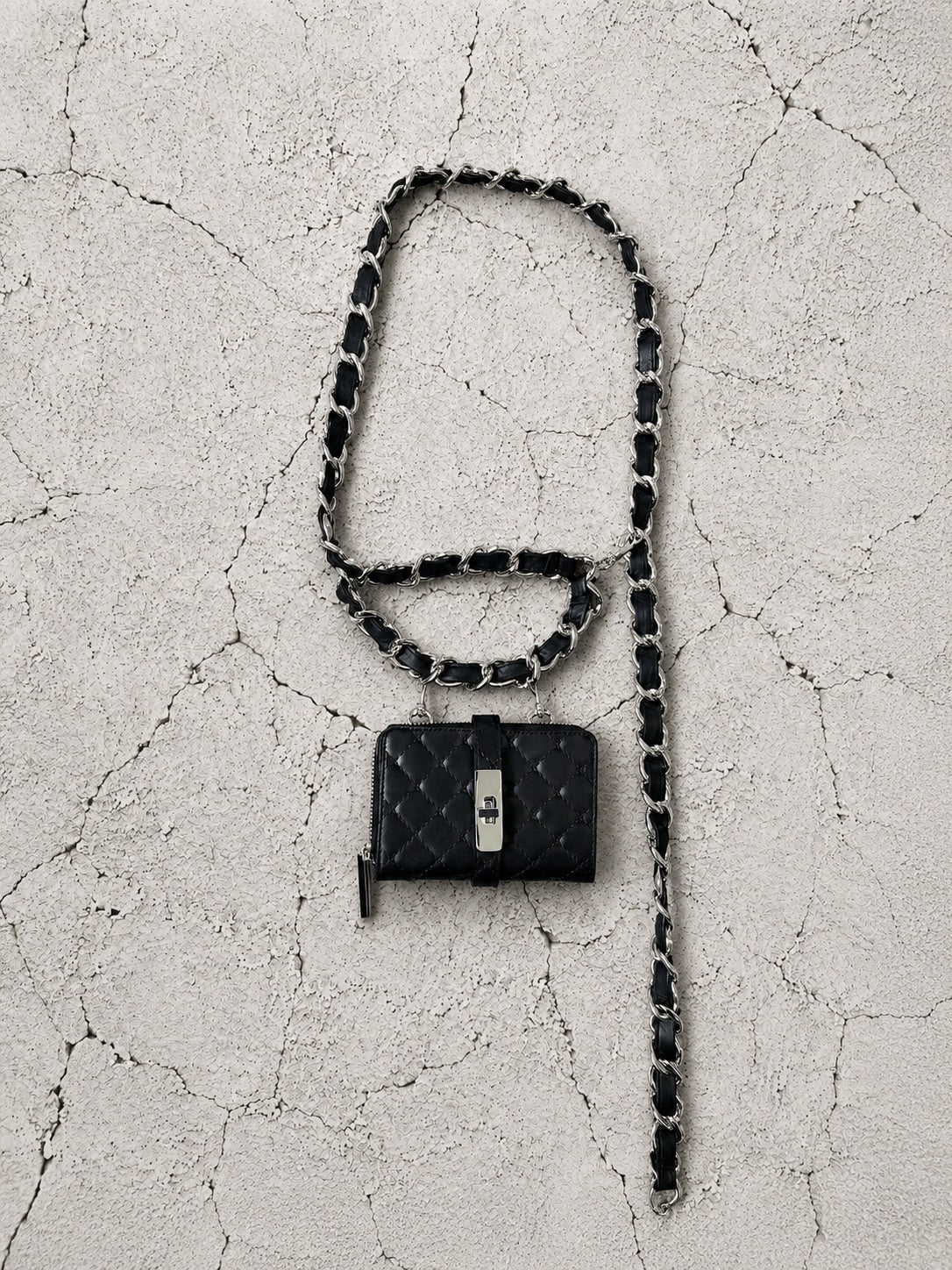 【M.U.L 2026-9】HALF ROUND WALLET BIG CHAIN - Black キルト型押し - Champdelarose