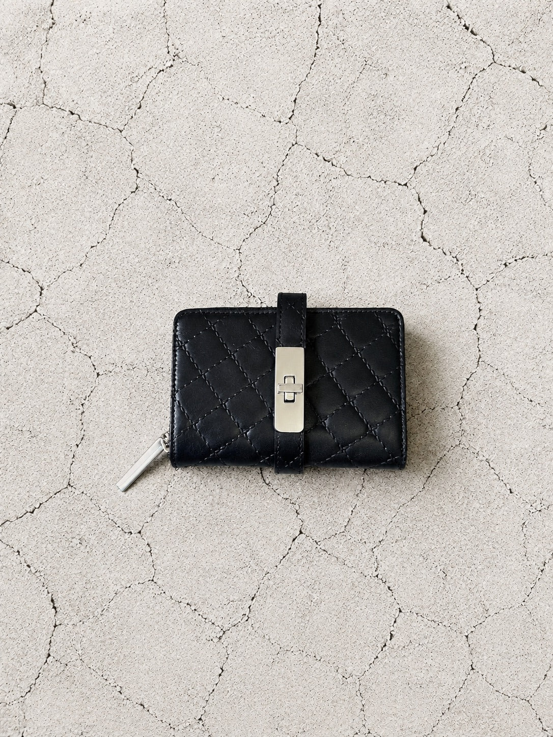 【M.U.L 2026-9】HALF ROUND WALLET - Black キルト型押し - Champdelarose
