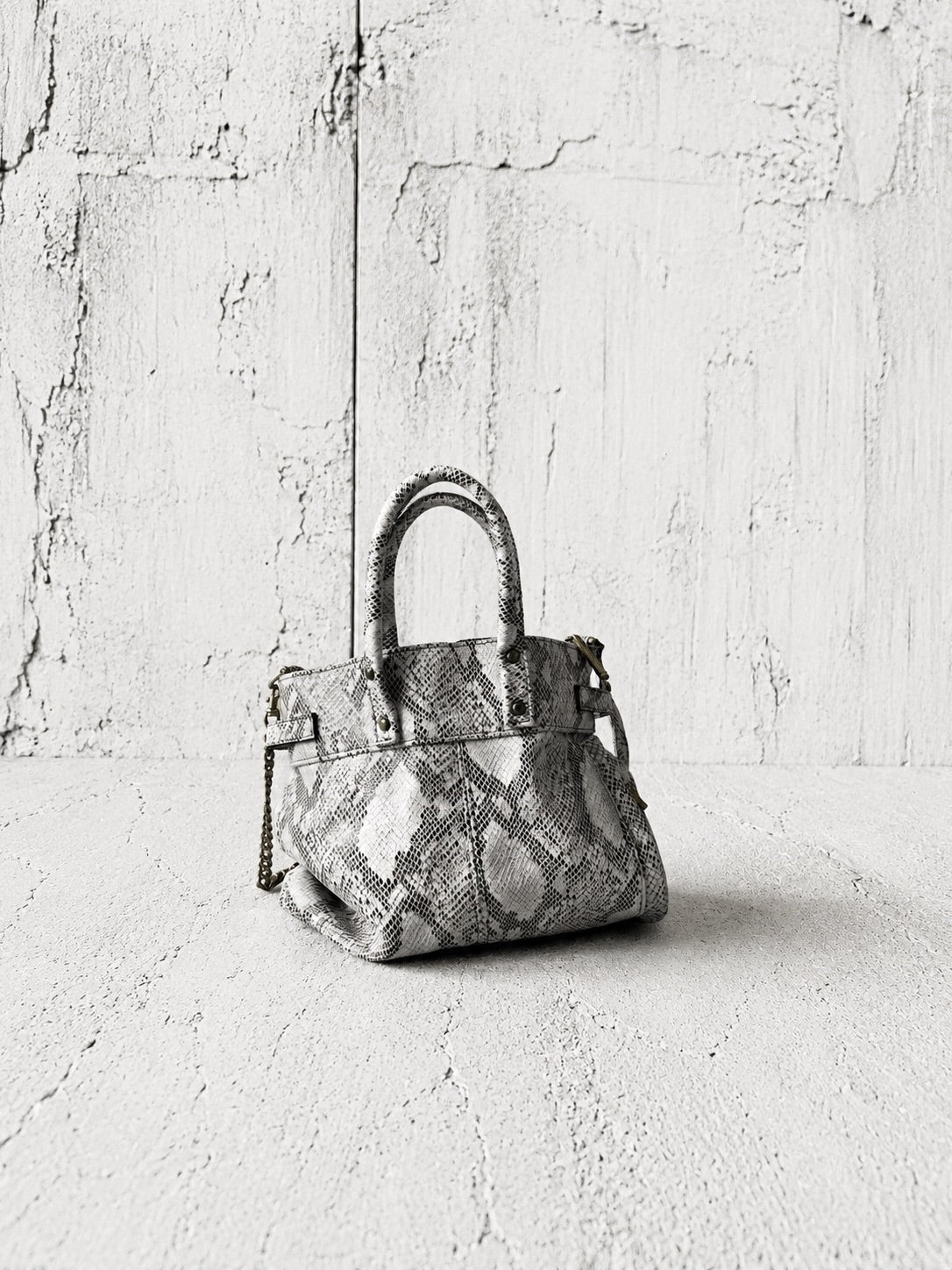 【M.U.L 2026-9】HELMET BAG S - 転写Python 洗い加工 - Champdelarose