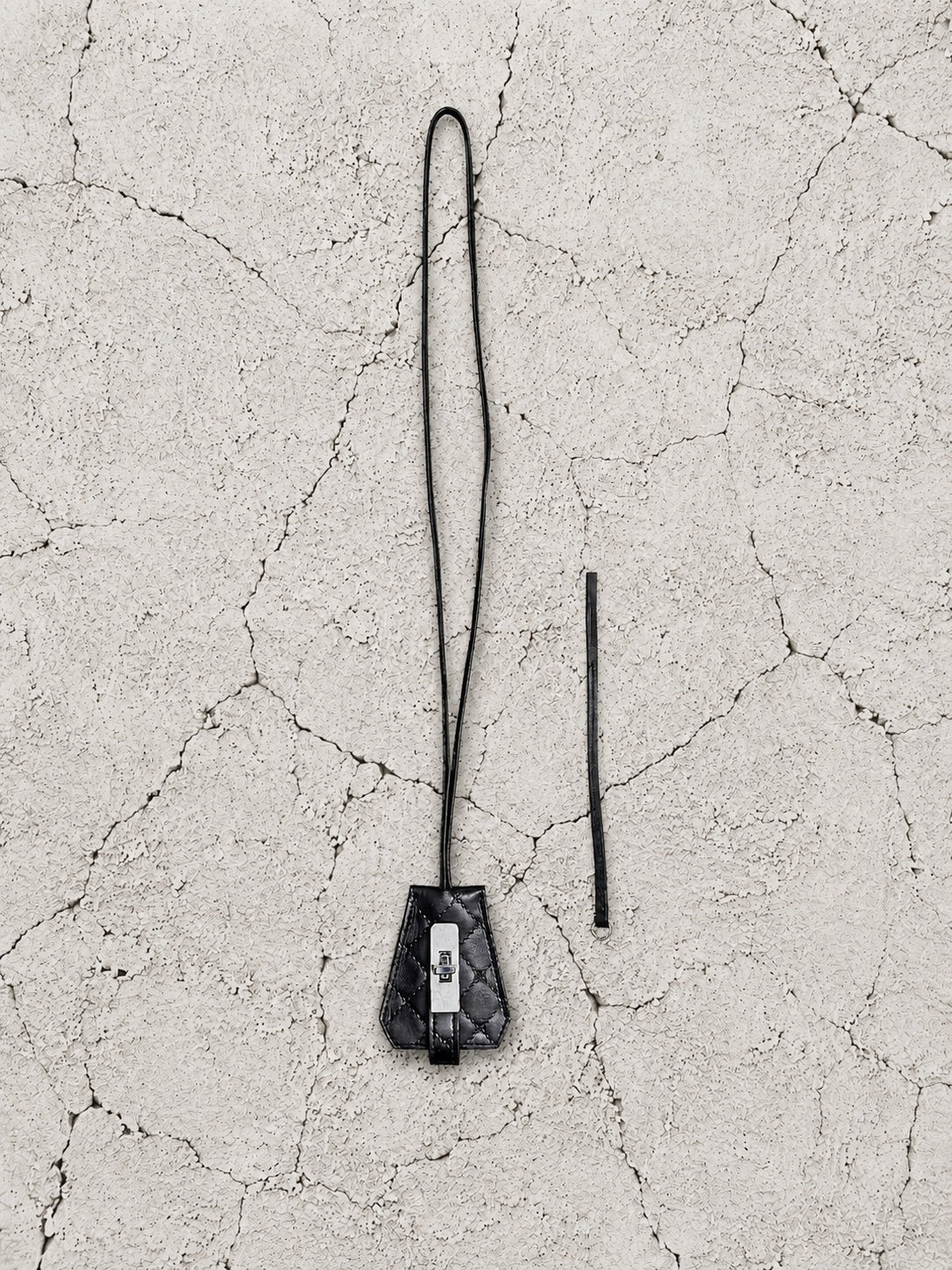【M.U.L 2026-9】LEATHER KEY NECKLACE - Black キルト型押し - Champdelarose