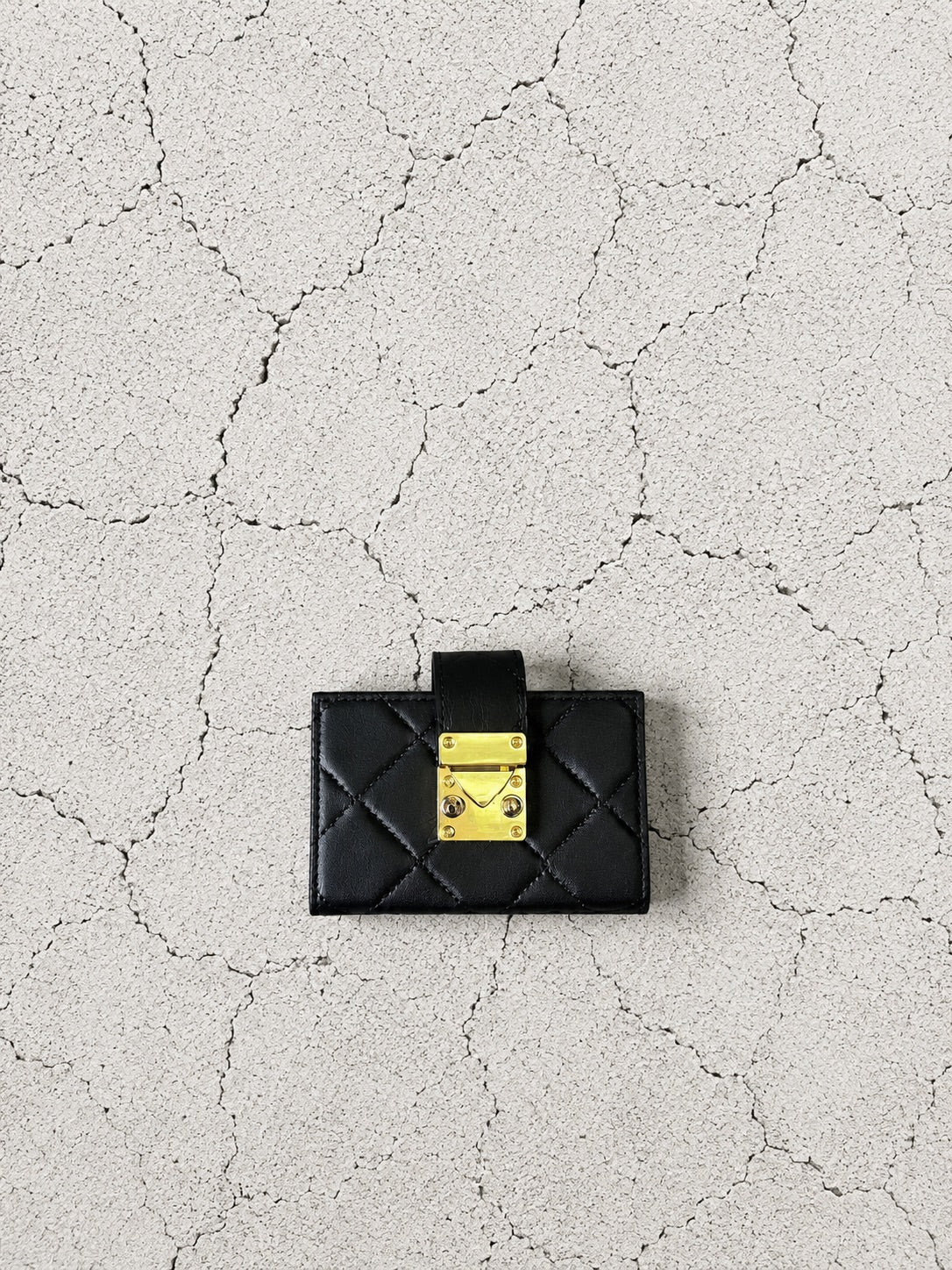 【M.U.L 2026-9】LOCK LINE CARD CASE - Black キルティング型押し - Champdelarose