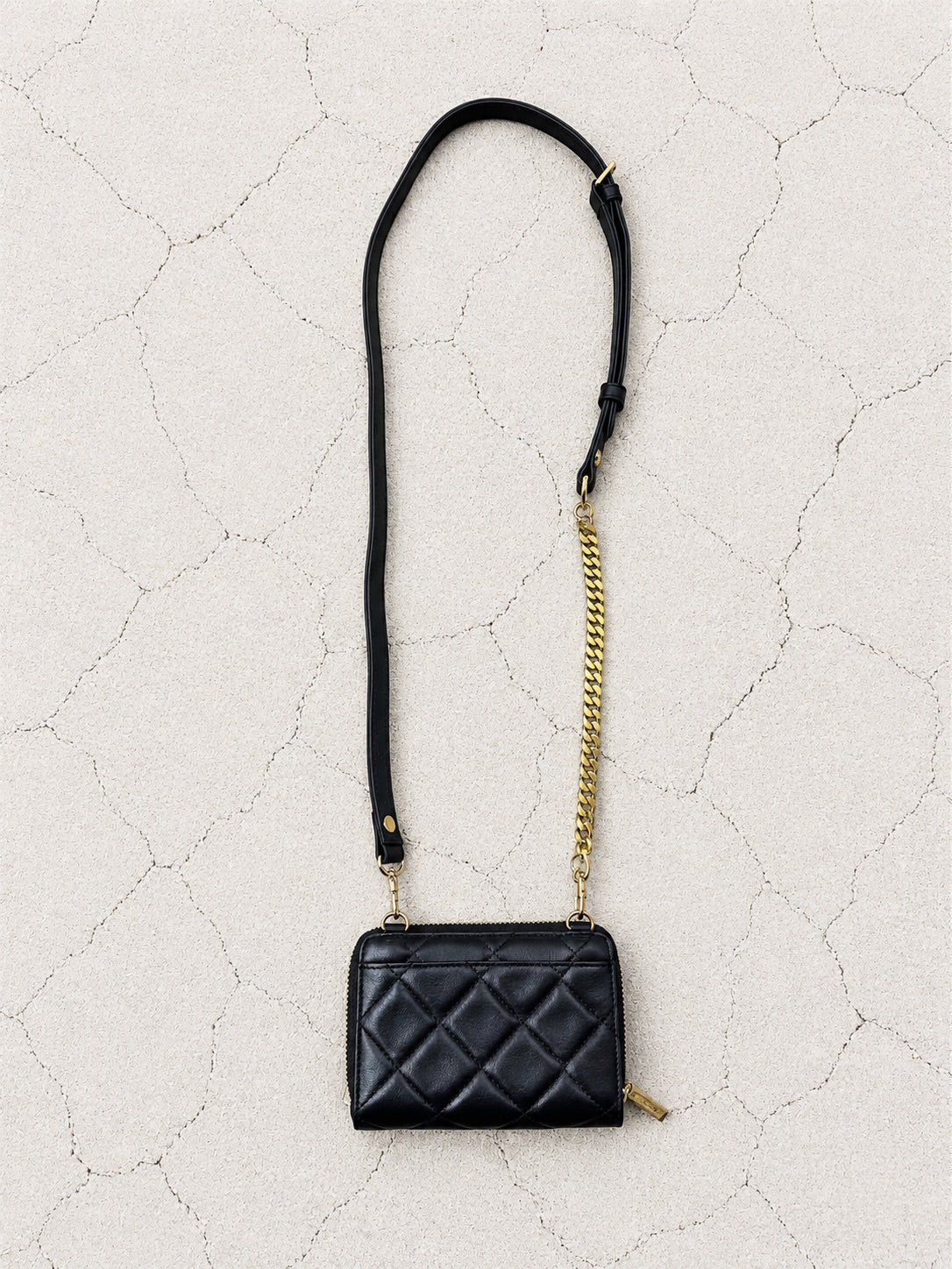 【M.U.L 2026-9】LOCK LINE HALF ROUND WALLET SHOULDER - Black キルティング型押し - Champdelarose