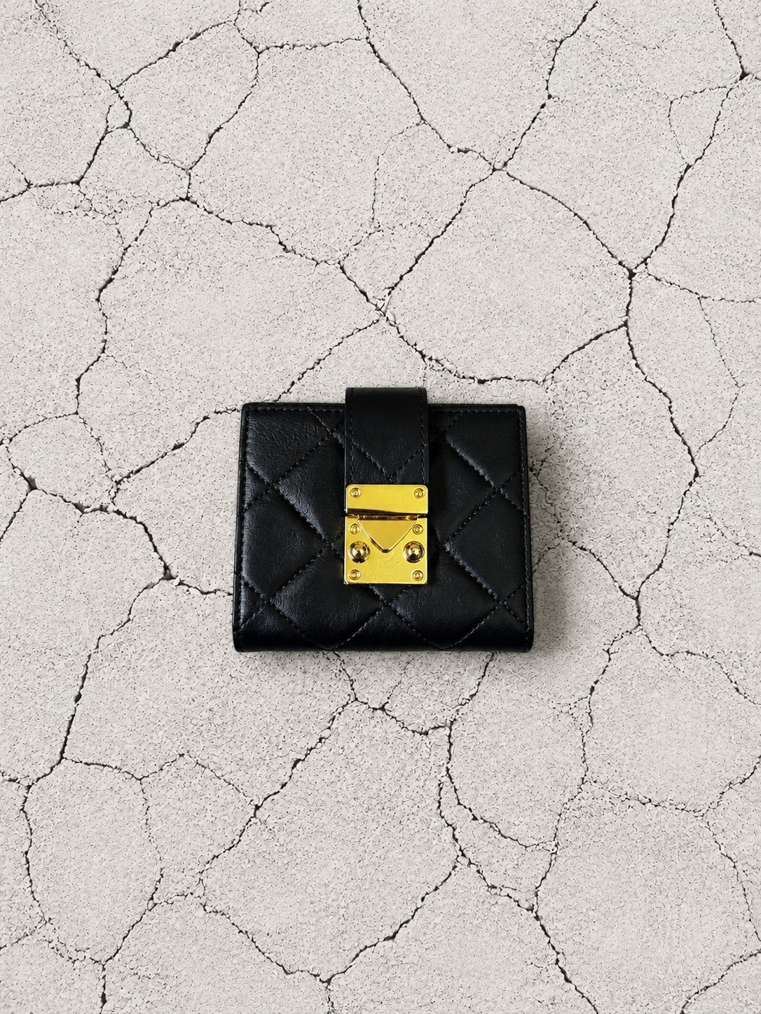 【M.U.L 2026-9】LOCK LINE MINI WALLET - Black キルティング型押し - Champdelarose