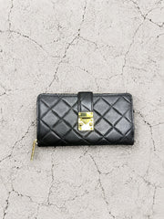 【M.U.L 2026-9】LOCK LINE ROUND LONG WALLET - Black キルティング型押し - Champdelarose