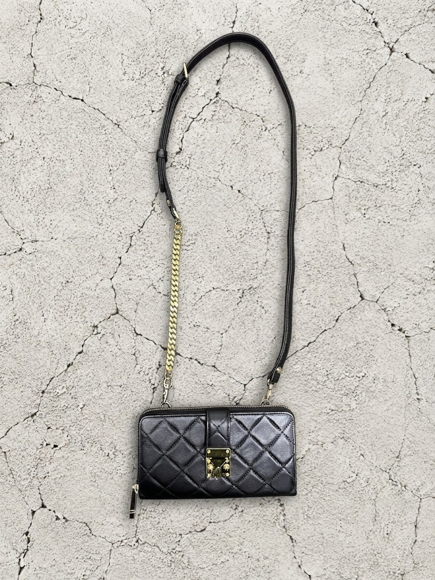 【M.U.L 2026-9】LOCK LINE ROUND LONG WALLET SHOULDER - Black キルティング型押し - Champdelarose