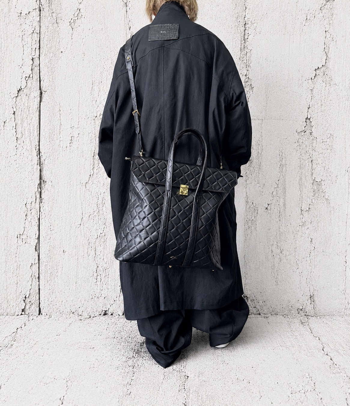 【M.U.L 2026-9】LOCK LINE SQUARE FLAP TOTE L - Black キルティング型押し - Champdelarose