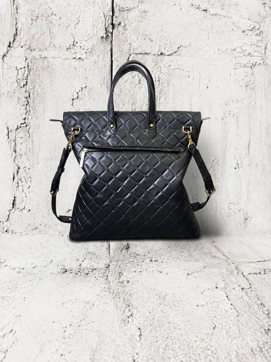 【M.U.L 2026-9】LOCK LINE SQUARE FLAP TOTE L - Black キルティング型押し - Champdelarose