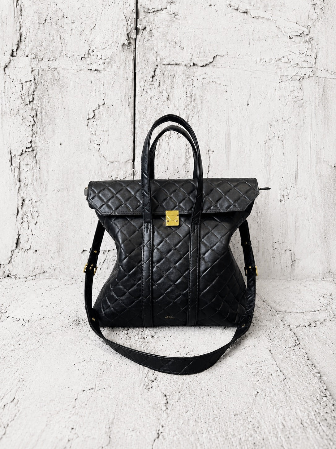 【M.U.L 2026-9】LOCK LINE SQUARE FLAP TOTE L - Black キルティング型押し - Champdelarose
