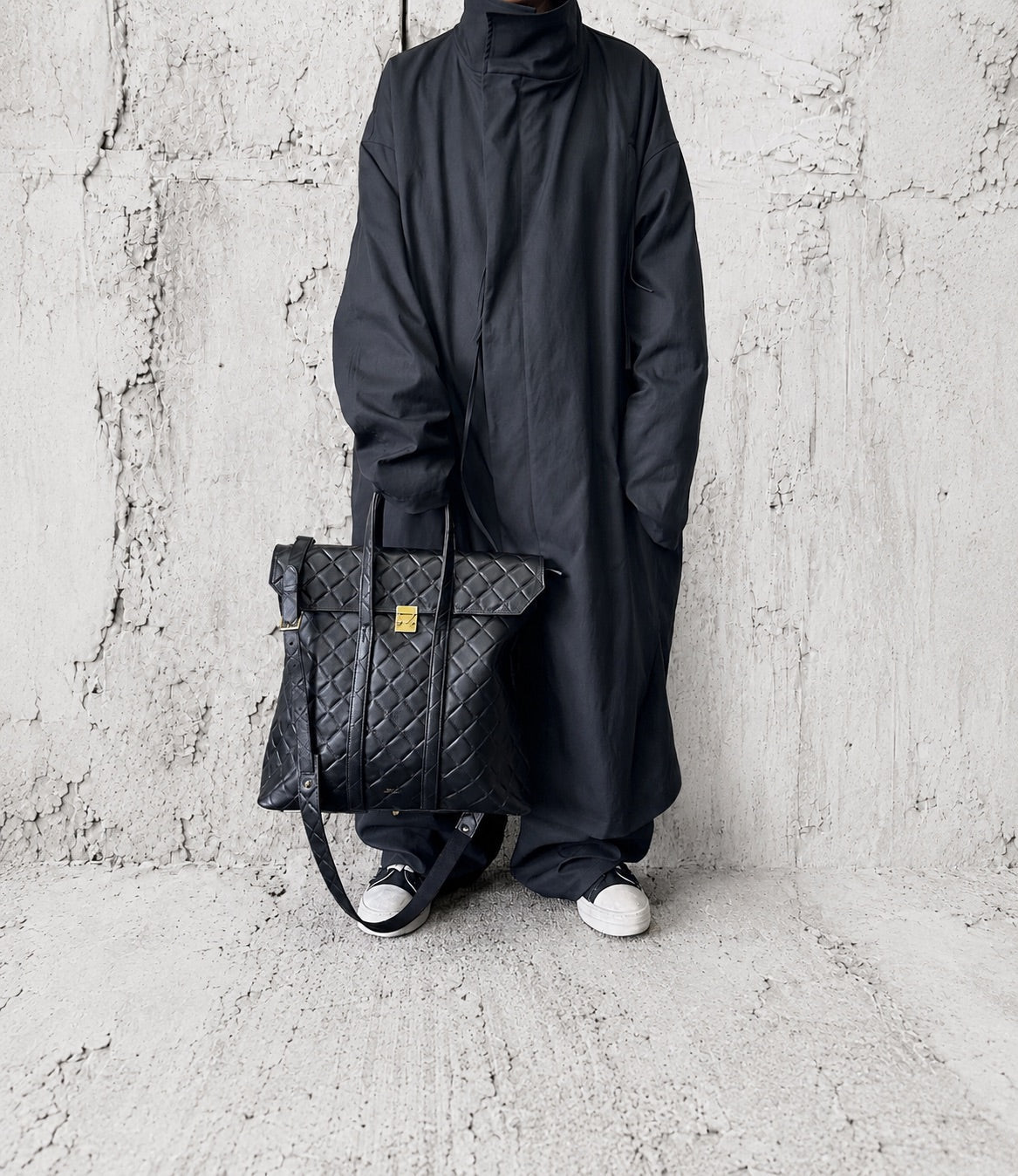 【M.U.L 2026-9】LOCK LINE SQUARE FLAP TOTE L - Black キルティング型押し - Champdelarose