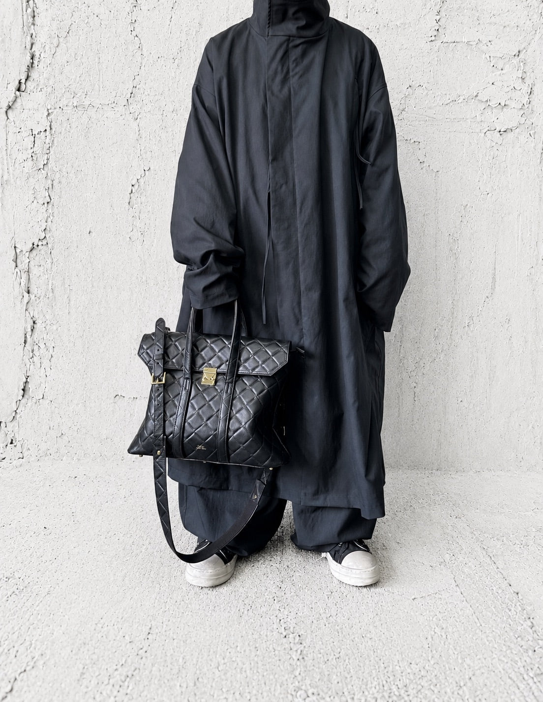 【M.U.L 2026-9】LOCK LINE SQUARE FLAP TOTE M - Black キルティング型押し - Champdelarose