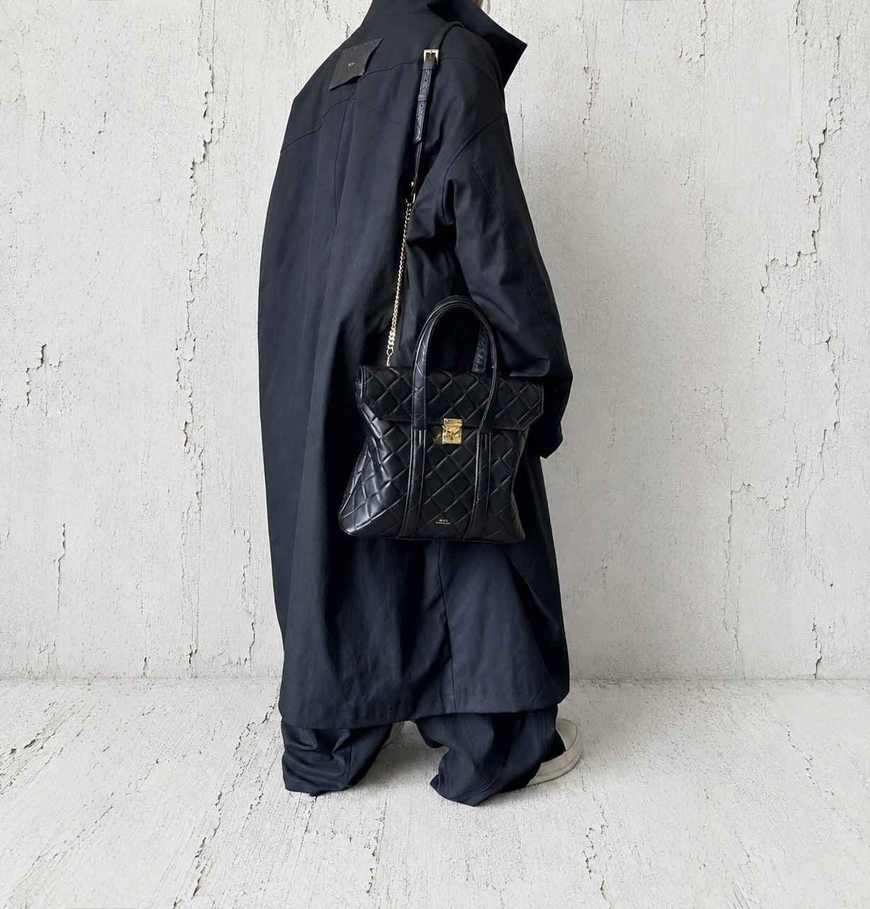 【M.U.L 2026-9】LOCK LINE SQUARE FLAP TOTE S - Black キルティング型押し - Champdelarose