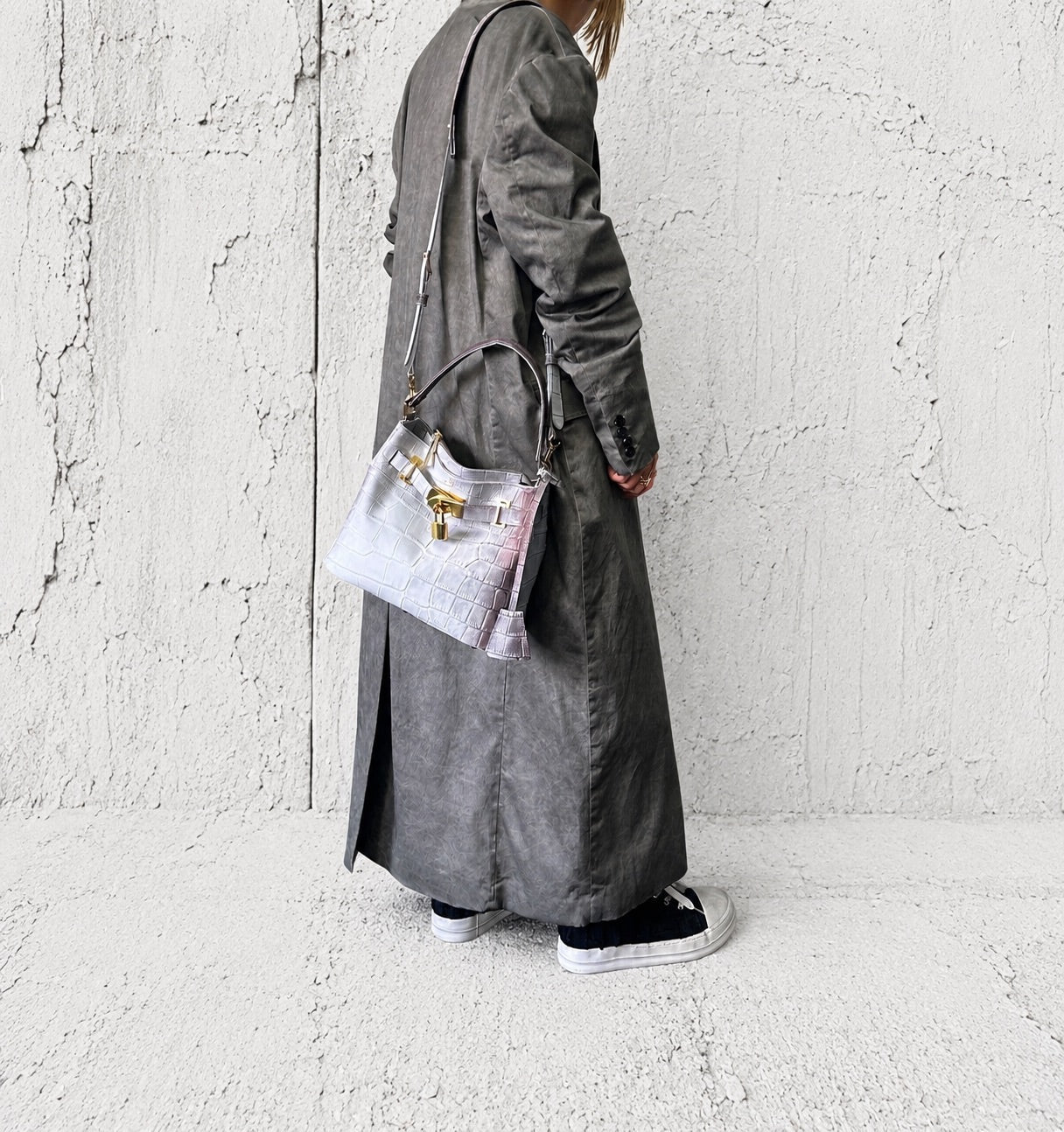 【M.U.L 2026-9】ONE HANDLE 2WAY TOTE S - ホワイトヌバックブラウン汚し加工 クロコダイル型押し - Champdelarose