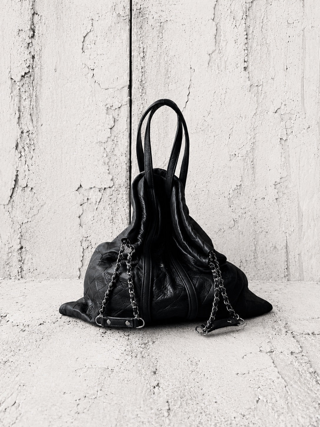 【M.U.L 2026-9】TRUSS TOTE L - Black キルティング型押し - Champdelarose